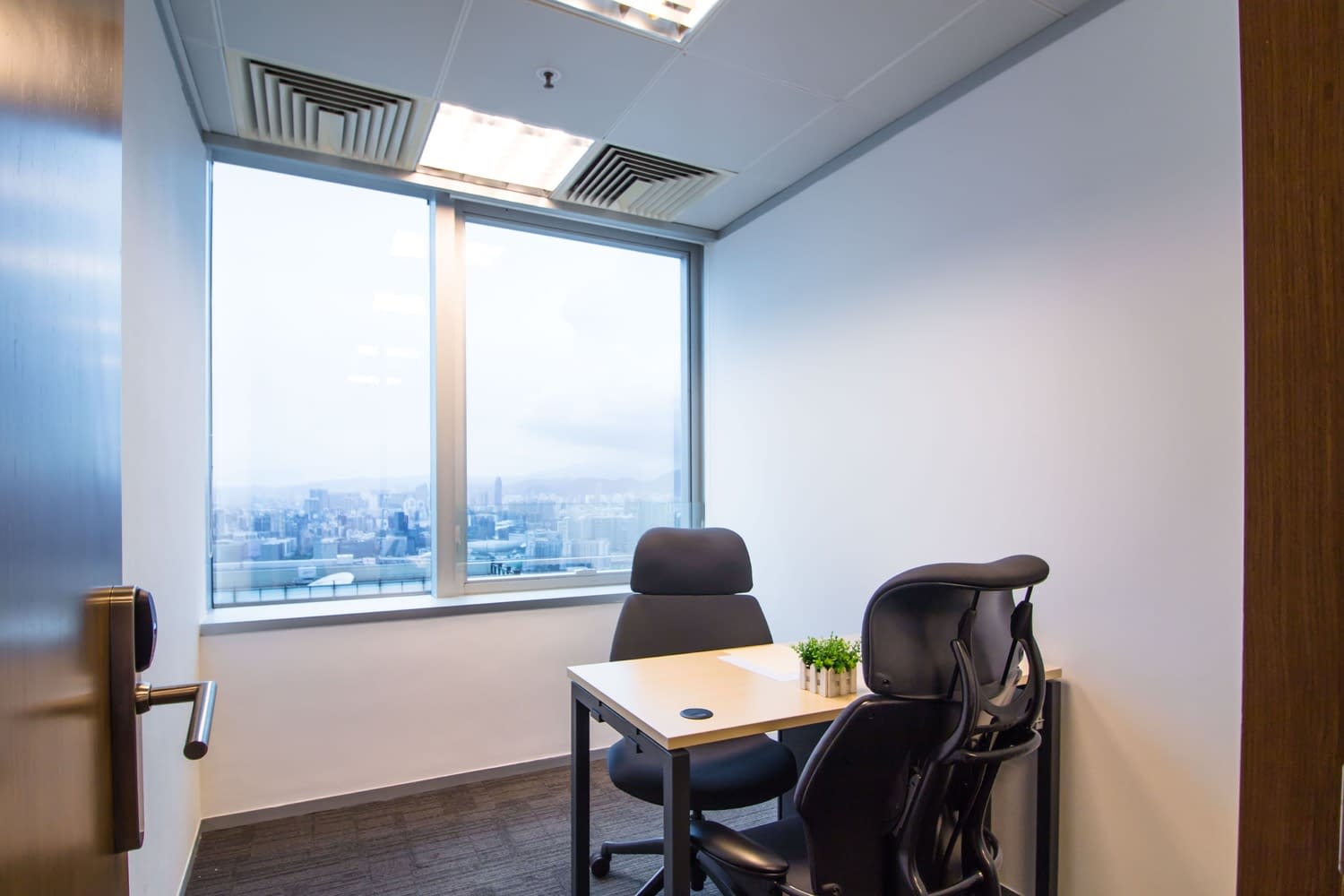 Compass AIA Tower — FLYDESK certified workspace