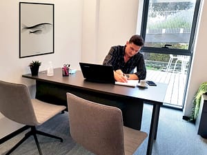 executive-office-with-reserved-parking-345-nis-main-picture-jpg