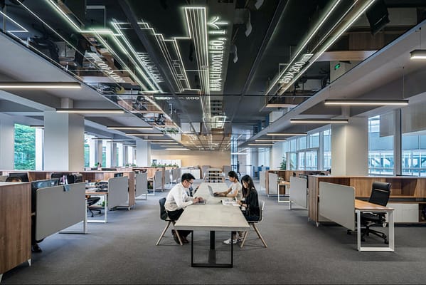 在辦公室工作的人
