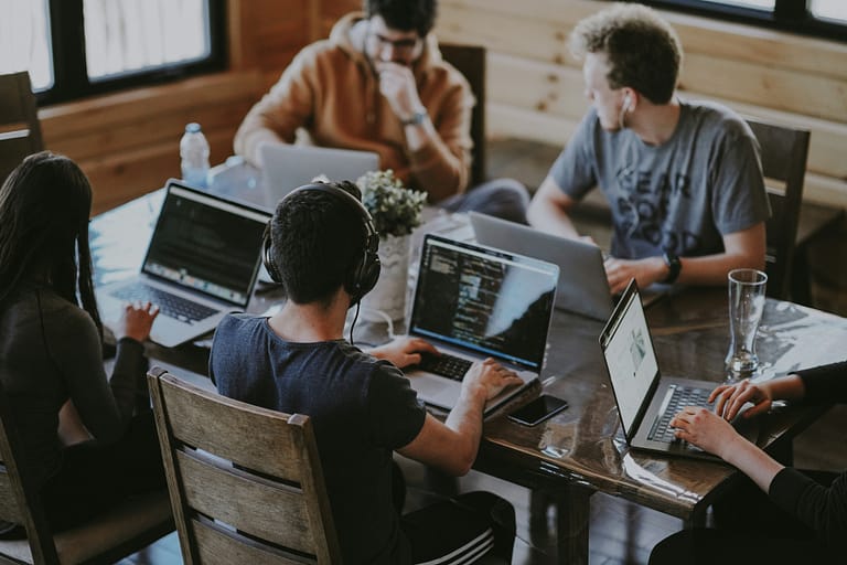Keys trends of Hybrid work for 2025