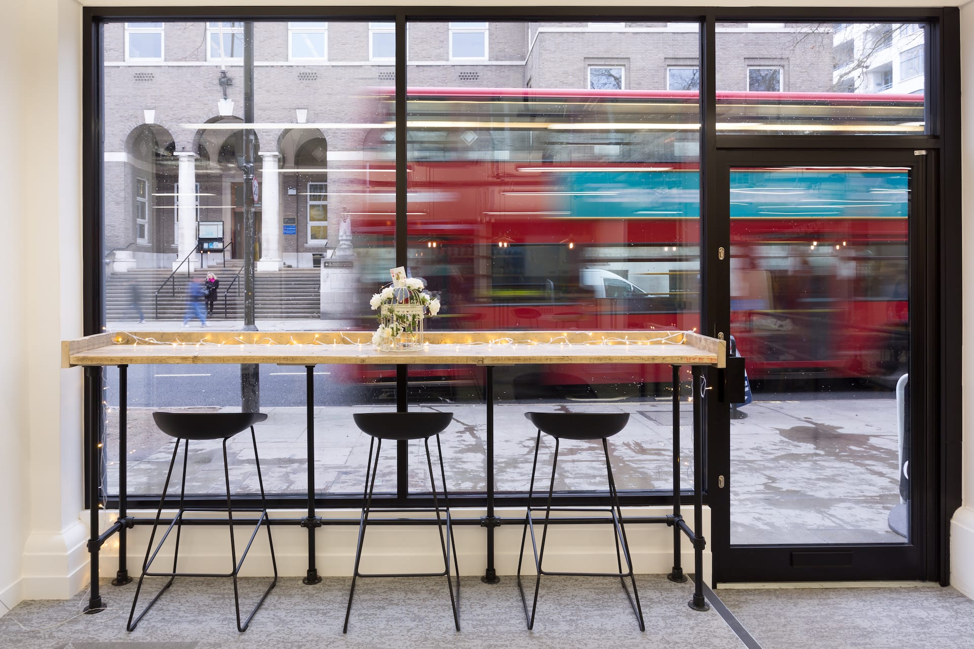 Office 175 Grays Inn Rd FLYDESK certified workspace